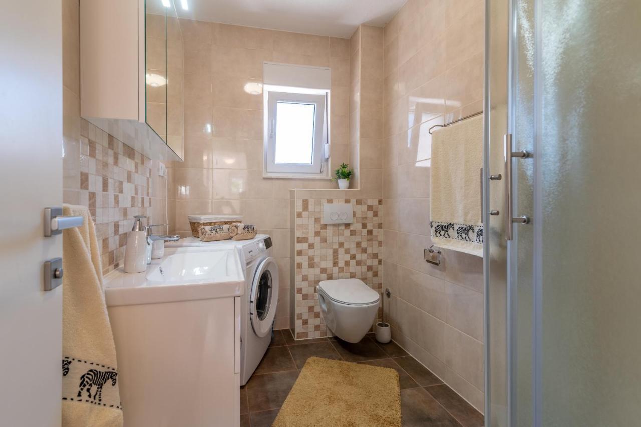 Apartment Gagula With Jacuzzi Trogir Exterior photo