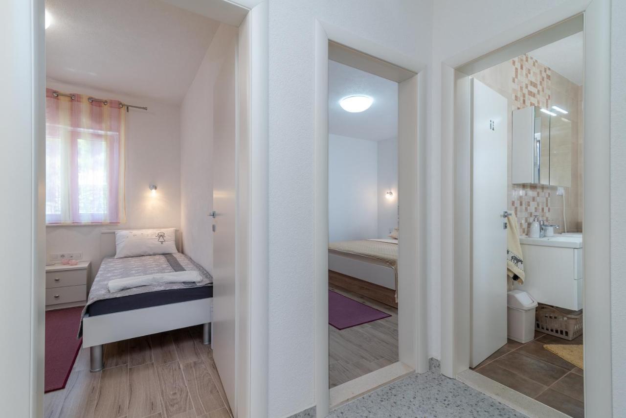 Apartment Gagula With Jacuzzi Trogir Exterior photo
