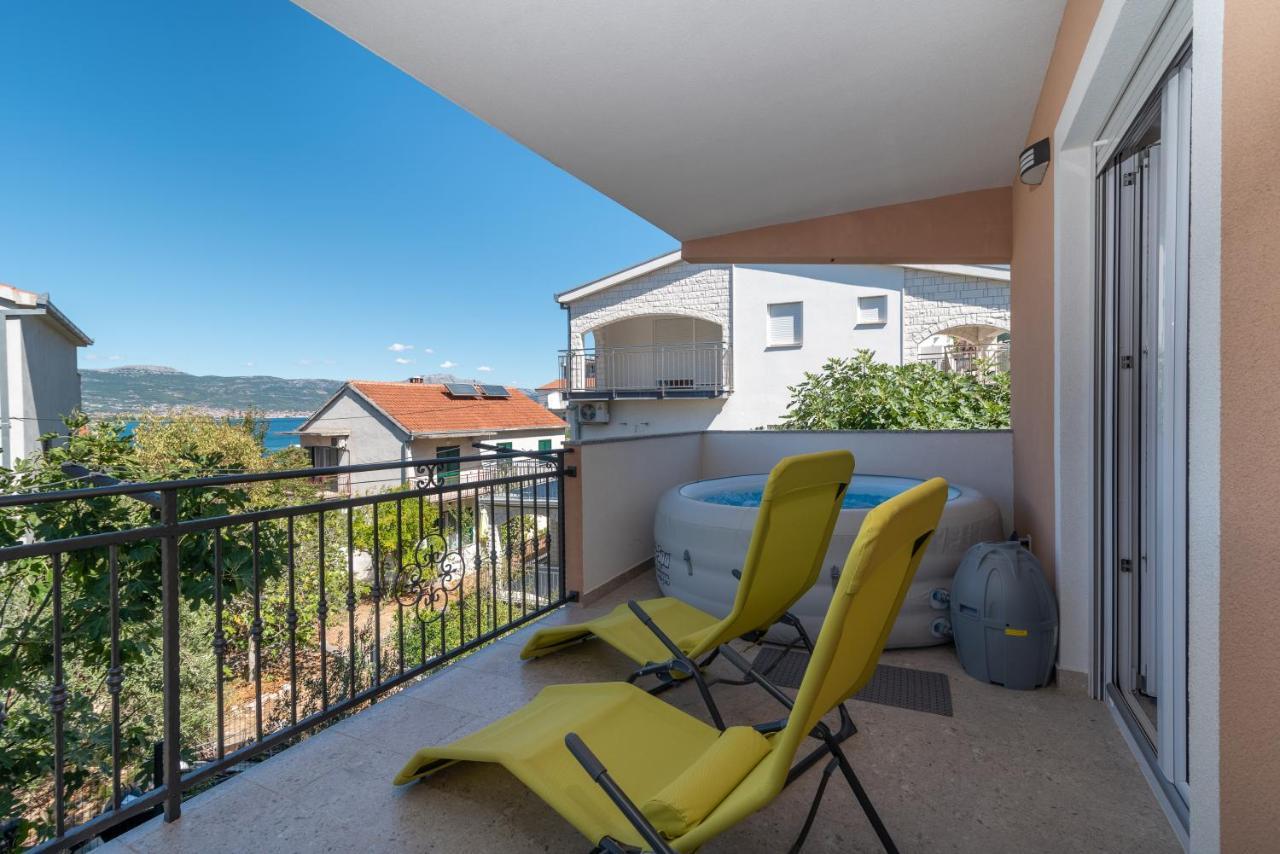 Apartment Gagula With Jacuzzi Trogir Exterior photo